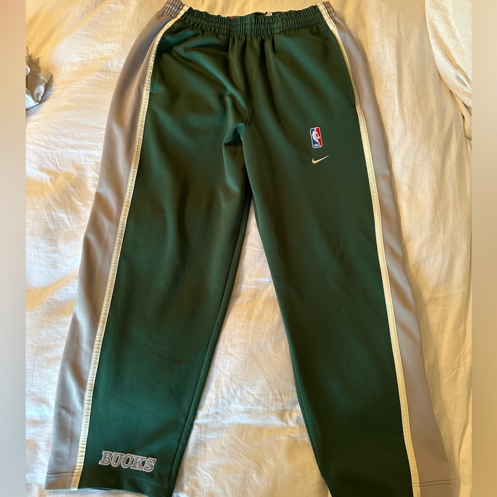 Nike Throwback Milwaukee Bucks 1982 Warm Up pants size L (but fit big)